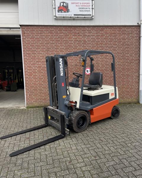 nissan heftruck                  VERKOCHT!